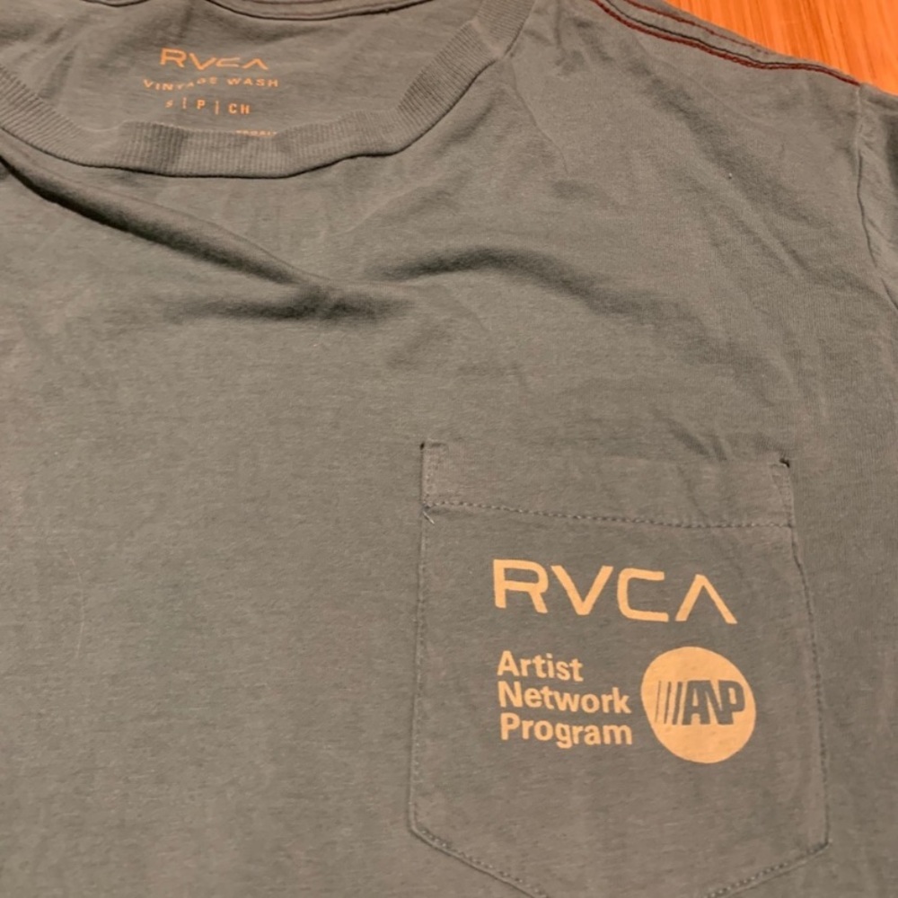 Men’s RVCA BASIC TEE - Picture 2 of 3